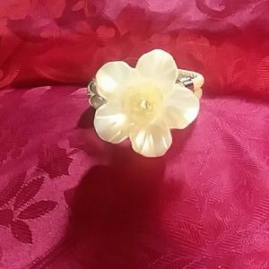 White flower bracelet! NWOT!